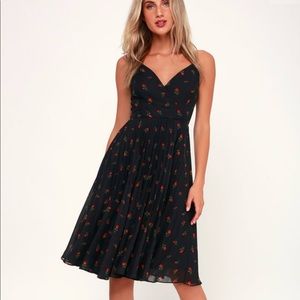 NWOT Floral print pleaded midi dress